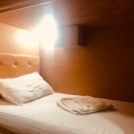 Mabrook Dormitory 孟买 外观 照片
